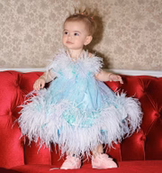 A pequena Zoe surgiu deslumbrante em seu aniversário