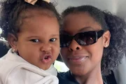 Suelen Gervásio posa com a filha, Nina, para as redes sociais