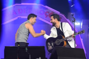 Zezé Di Camargo e Luciano durante show em Barretos 