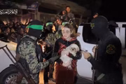 Reféns israelenses são libertados com cachorro