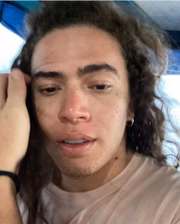 Ele é humorista