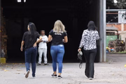 Vítima tinha sido agredida anteriormente por Izaquiel Pereira da Silva e chegou a ser vista com o olho roxo no local de trabalho