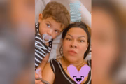 Mãe de Marília Mendonça ao lado do neto Leo