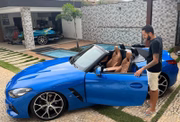 Pelo Instagram, o influencer compartilha seu dia a dia em dois perfis, somando 1,8 milhão de seguidores. Nos posts, não esconde a vida luxuosa que leva em Brasília