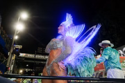 Paolla Oliveira durante desfile da Grande Rio no Carnaval 2025