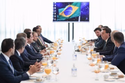 Em junho de 2020, em sinal de aproximação com o bloco, o presidente Jair Bolsonaro recebeu parlamentares do Centrão em café da manhã no Alvorada