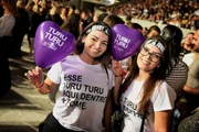 Mariana Rodrigues e Isabela Vieira Braga foram juntas à apresentação em Brasília