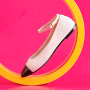 Para as bailarinas de plantão de todos os estilos, a dica é arrasar com a moda incrível das sapatilhas cap toe da Moleca (Preço R$ 89,90) que trazem fechamento no tornozelo