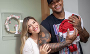 Ela é filha de Lorena com o cantor Léo Santana 