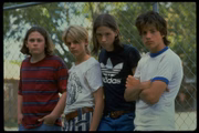<b>Jovens, Loucos e Rebeldes</b>(1993): dirigido por Richard Linklater, este clássico dos anos 1990 acompanha o último dia de aula de um grupo de adolescentes em uma escola do Texas em 1976 <b>Jovens, Loucos e Rebeldes</b>(1993): dirigido por Richard Linklater, este clássico dos anos 1990 acompanha o último dia de aula de um grupo de adolescentes em uma escola do Texas em 1976