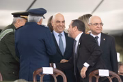 Alexandre de Moraes, STF, cumprimenta militares e Delegado Andrei Rodrigues está no comando da Polícia Federal durante evento do Dia do Soldado