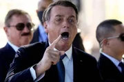 “É uma resposta de um imbecil. Lamento falar isso para uma autoridade do STF. O que está em jogo é o nosso futuro e a nossa vida, não pode um homem querer decidir o futuro do Brasil na fraude”, disse o presidente