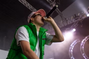 <b>Jonatan Leandoer Hastad of Yung Lean & Sad Boys</b> criou a Sad Boys Entertainment. A canção mais famosa deste artista é <a href="https://www.youtube.com/watch?v=vrQWhFysPKY" target="_blank">Ginseng Strip 2002</a>