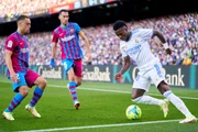 Vinícius disputando o El Clásico