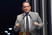 Senador bolsonarista é visto com simpatia por líderes do governo Lula
