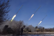 A imprensa russa informou que membros de uma milícia em Donetsk, uma das regiões separatistas da Ucrânia, estão prontos para apoiar a invasão A imprensa russa informou que membros de uma milícia em Donetsk, uma das regiões separatistas da Ucrânia, estão prontos para apoiar a invasão