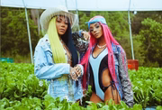 As duas no clipe de Verdinha