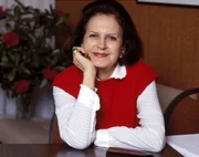 Integrante da Academia Brasileira de Letras (ABL), ela era conhecida como "a dama da literatura brasileira"