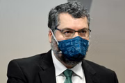 Para Ernesto Araújo, governo Bolsonaro virou "base do Centrão"