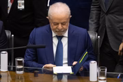 Lula durante assinatura do termo de posse