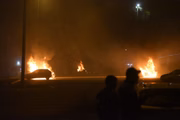 Manifestantes atearam fogo em carros na área central de Brasília