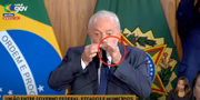 Vídeo original, com dedo amputado na mão esquerda