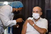 Ex-vice-governador Francisco Dornelles, 86 anos, recebeu a dose de reforço no Planetário da Gávea