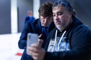 Autoproclamado anarcocapitalista, Javir Milei tira foto com apoiador