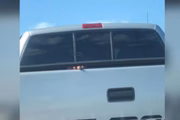Homem foi resgatado em carroceria de caminhonete que trafegava pela BR-153