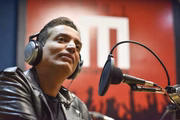 Ele é colunista do Metrópoles