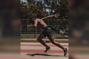 De família humilde, o jovem treinou por muito tempo em pistas de terra. O que parecia um desafio, no entanto, foi o segredo para garantir recordes e vitórias ao jovem rapaz
