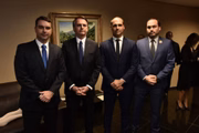 Jair Messias Bolsonaro e os filhos, também políticos, Flávio, Eduardo e Carlos