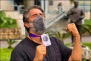 O primeiro meme, e mais icônico, surgiu logo após Mion receber o crachá da Globo. Uma foto postada por ele segurando a identificação fez tanto sucesso que pessoas passaram a reproduzir a pose para registrar conquistas
