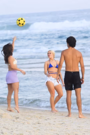 As gatas foram flagradas jogando altinha