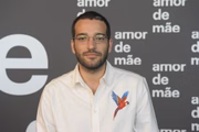 <b>Sandro (Humberto Carrão):</b> Foi criado por Kátia (Vera Holtz), uma traficante de crianças, e cresceu em meio ao crime, aprendendo a levar a vida dessa forma desde muito cedo. Está preso e sofre ao saber que a mulher que o criou foi desenganada pelos médicos <b>Sandro (Humberto Carrão):</b> Foi criado por Kátia (Vera Holtz), uma traficante de crianças, e cresceu em meio ao crime, aprendendo a levar a vida dessa forma desde muito cedo. Está preso e sofre ao saber que a mulher que o criou foi desenganada pelos médicos