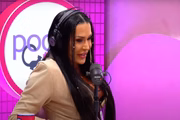 Gracyanne chora ao falar da separação e esclarece relação com personal