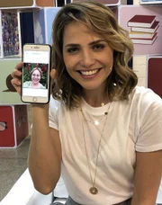 Letícia Colin está no ar com a série Cine Hollyudi