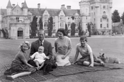 Philip e Elizabeth com os filhos, Anne, Andrew e Charles, o primogênito 