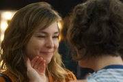 Imagem colorida de Clara e Helena, personagens da novela Vai na Fé - Metrópoles