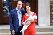 Chegada do príncipe Louis. Os papais apresentam o filhote ao mundo, após saírem da maternidade