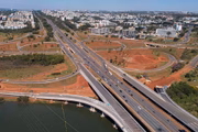 Acidente causou lentidão em viaduto que liga a W3 a L2 Norte
