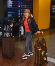 Após adiamento de viagem, Zilu Godoi desembarca em São Paulo