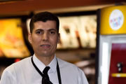 Para o gerente de restaurante Rodrigo Mendes, a idosa é um exemplo de vida: "É uma guerreira tentando pregar a palavra de Deus"