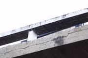 No guarda-corpo, os técnicos encontraram fissuras, descolamento de placas e concreto desagregado