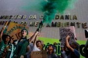 Al Gore disse a Bolsonaro que todos estão "profundamente" preocupados com a Amazônia