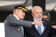 Lula em cerimônia do Dia do Exército
