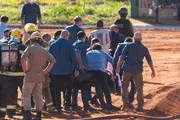 Bolsonaro inaugurou Hospital de Campanha em Goiás e tropeçou na chegada