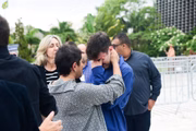 O jovem se emocionou