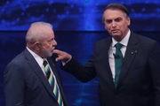 Bolsonaro e Lula durante debate em 2022