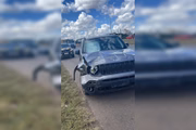 Carro do deputado ficou com a frente amassada